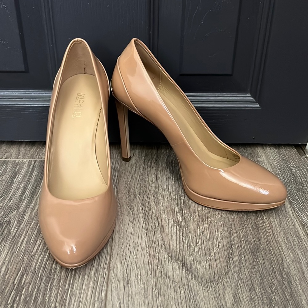 Michael Kors tan heel